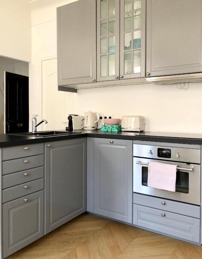 Charming And Modernly Designed 2 Bedroom - Old Town Antibes Exteriör bild